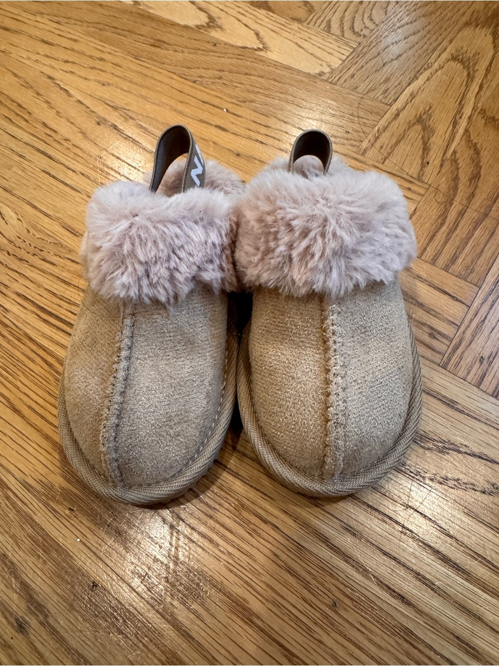 Kids Nicole Miller Cozy Faux-Fur Lined Slippers Tan Sz toddler 7c LIKE NEW!